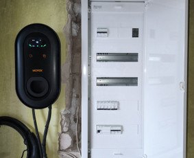 Elektros darbai ir įkrovimo stotelės